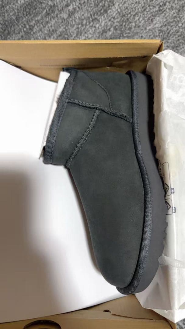 36.UGG1116109クラシック ウルトラ ミニ ブーツ （ブラック）
