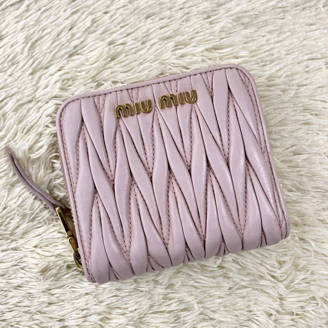 【美品】MIU MIU マテラッセ 二つ折り財布 ラウンドファスナー ピンク