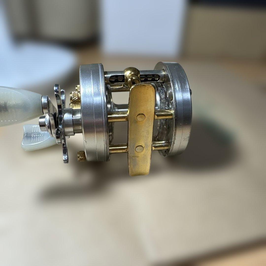 ジ*2様 五十鈴工業　BC700 vintage シルバー ベイトリール