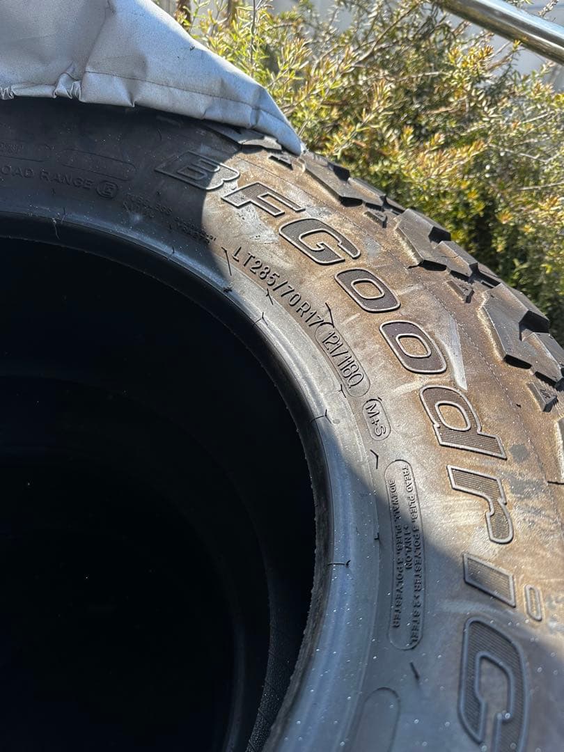 【引取限定】タイヤ　BFGOODRICH bfグッドリッチ　285/70R17