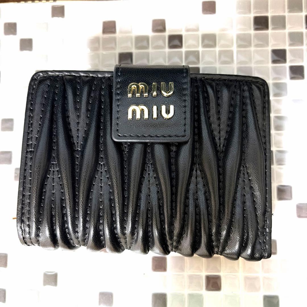 miu miu 二つ折り財布 ブラック