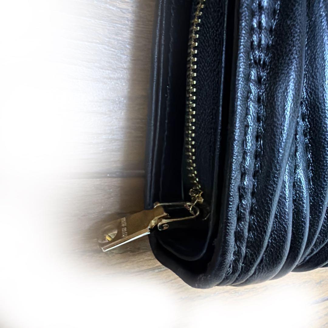 miu miu 二つ折り財布 ブラック