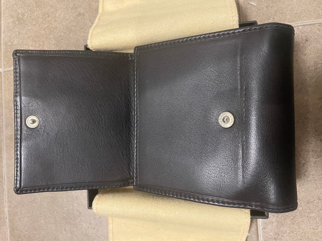 最終SALE【美品】LOEWE黒 レザー 二つ折り財布 エンボスロゴ