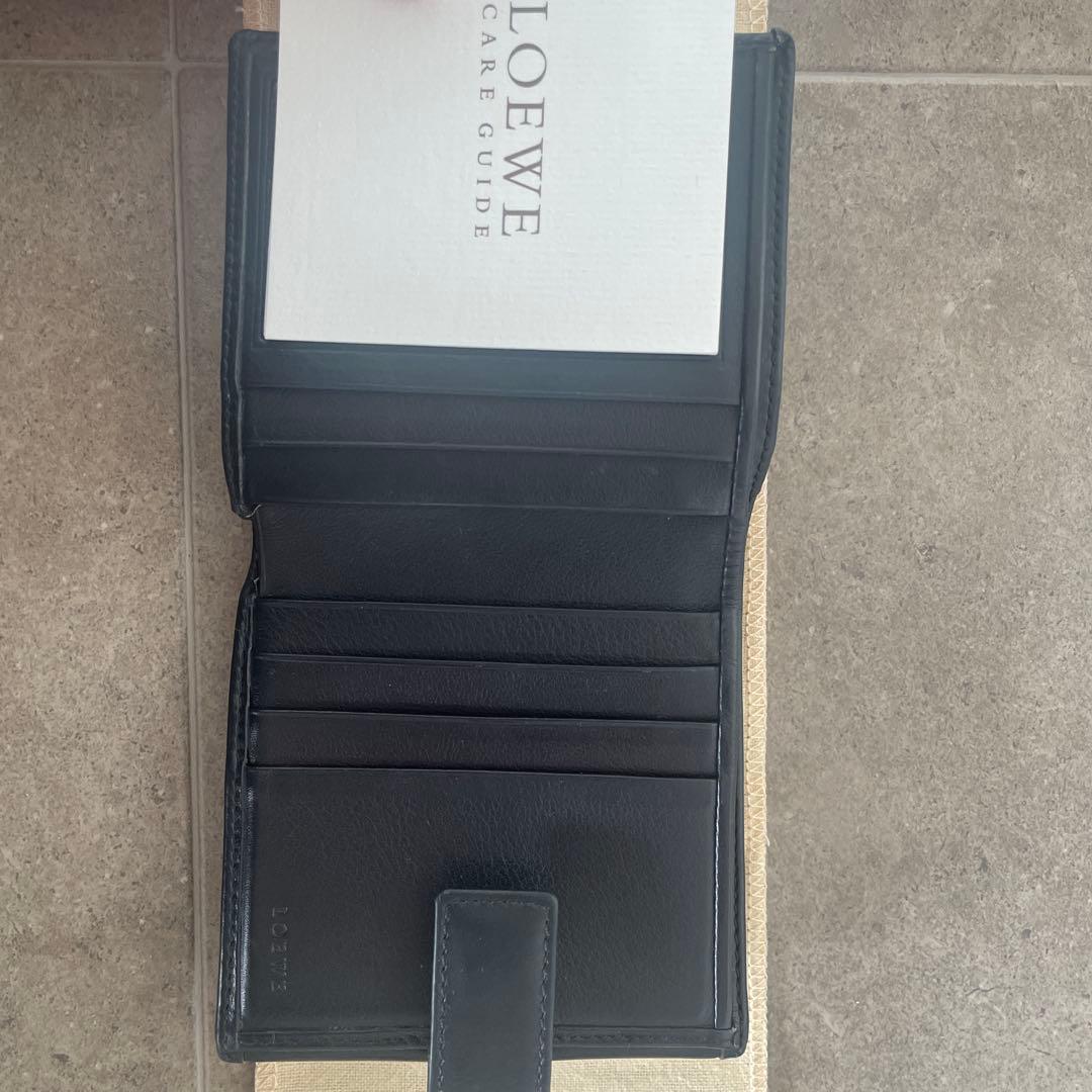 最終SALE【美品】LOEWE黒 レザー 二つ折り財布 エンボスロゴ