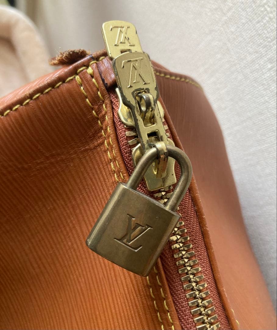 LOUIS VUITTON ルイ ヴィトン エピ キーポル45［ゴールド】