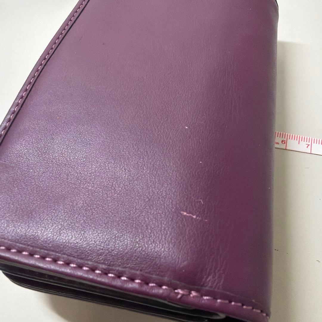 Cロゴ付きパープルレザー二つ折り財布　未使用品