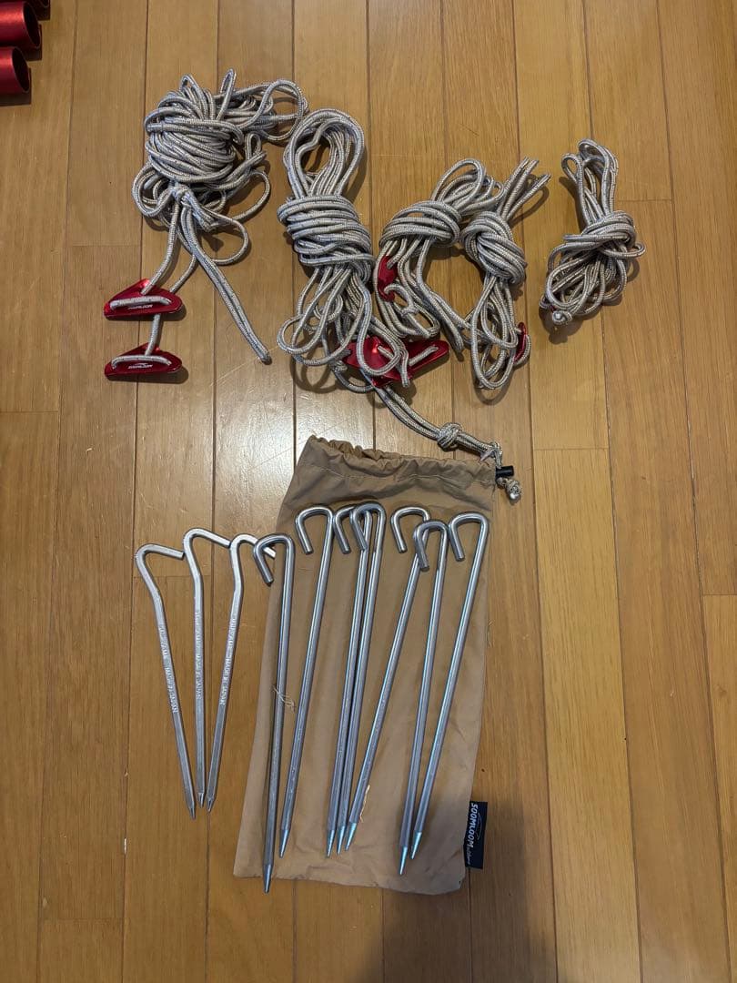 SOOMLOOM タープポールセット 赤アルミ 付属品完備 ペグ・ロープ付