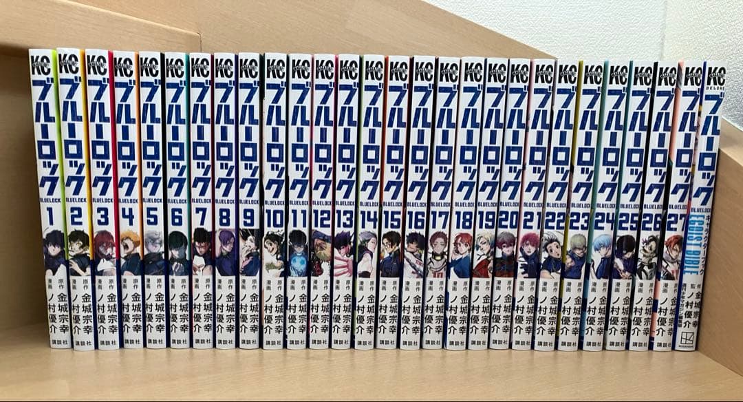【ブルーロック　1〜27巻➕キャラクターブック1冊付き】　→バラ売り不可