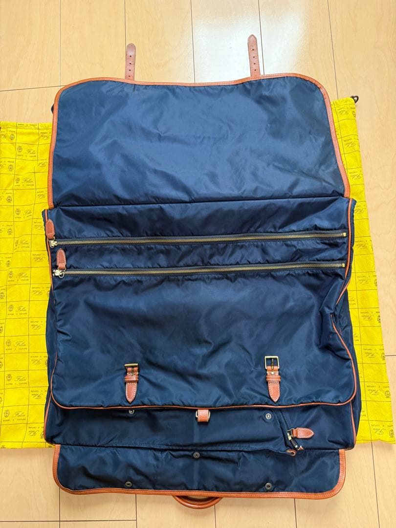 Felisiフェリージ　ガーメントバッグ　NAVY