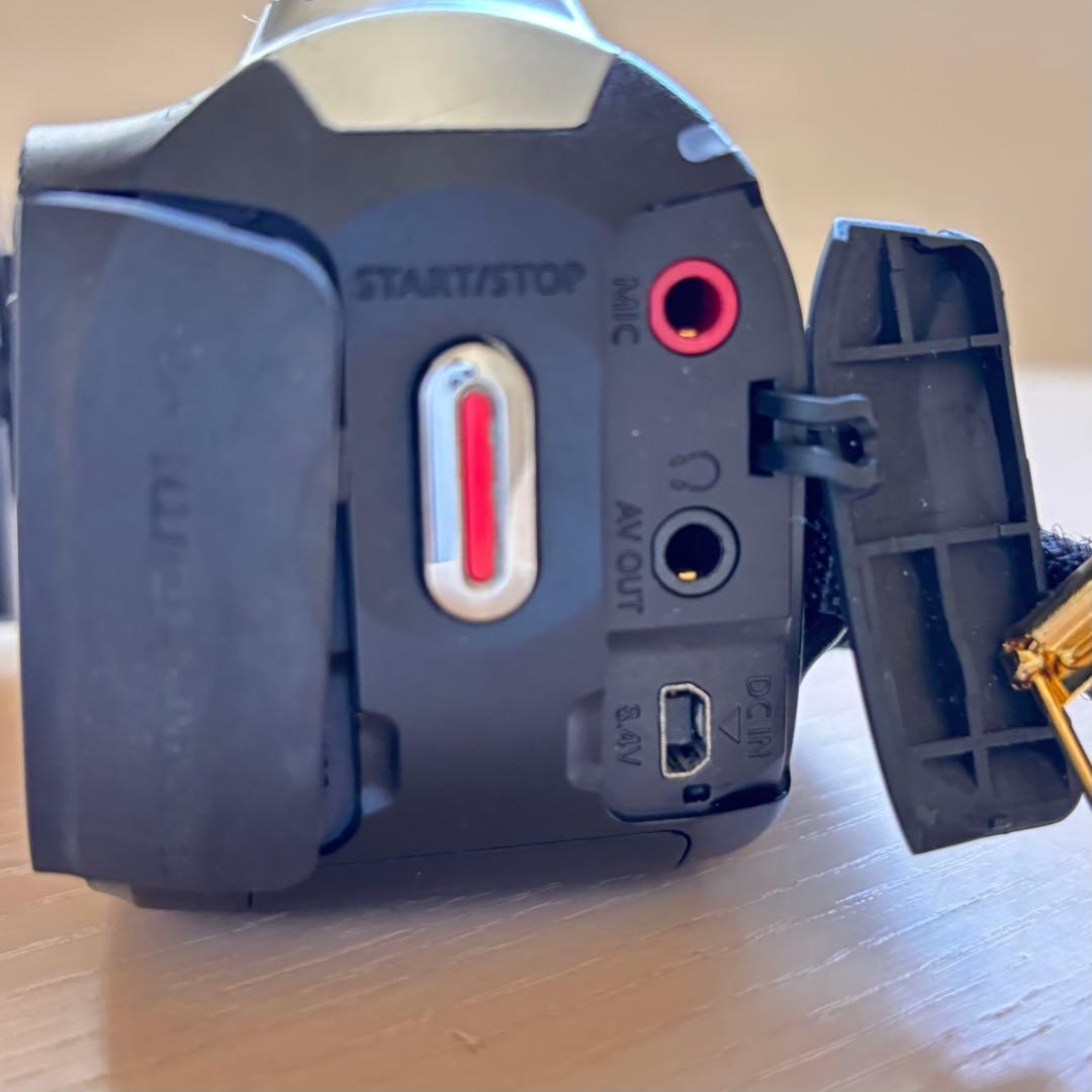 【週末SALE】Canon デジタル ビデオカメラ iVIS HFR10 ズーム