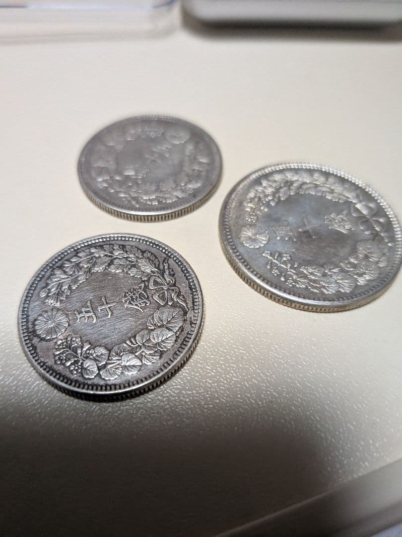 ココアです。明治時代の銀貨 3枚セット