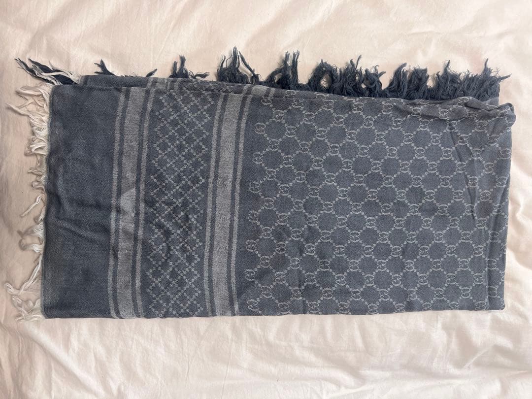 Gucciの大判ストール　美品