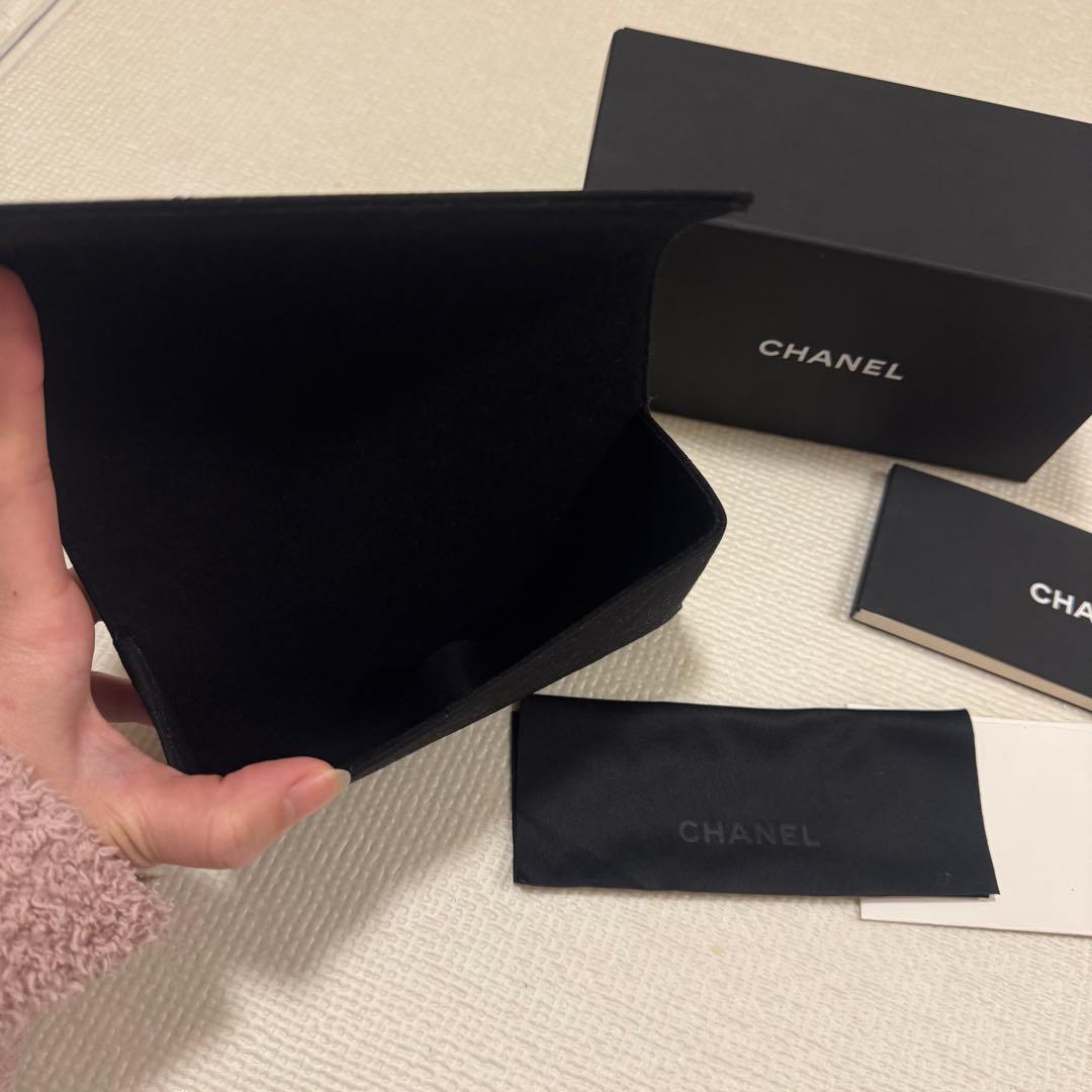 【新品未使用】CHANEL スクエア シェイプ サングラス ブラック　チェーン黒