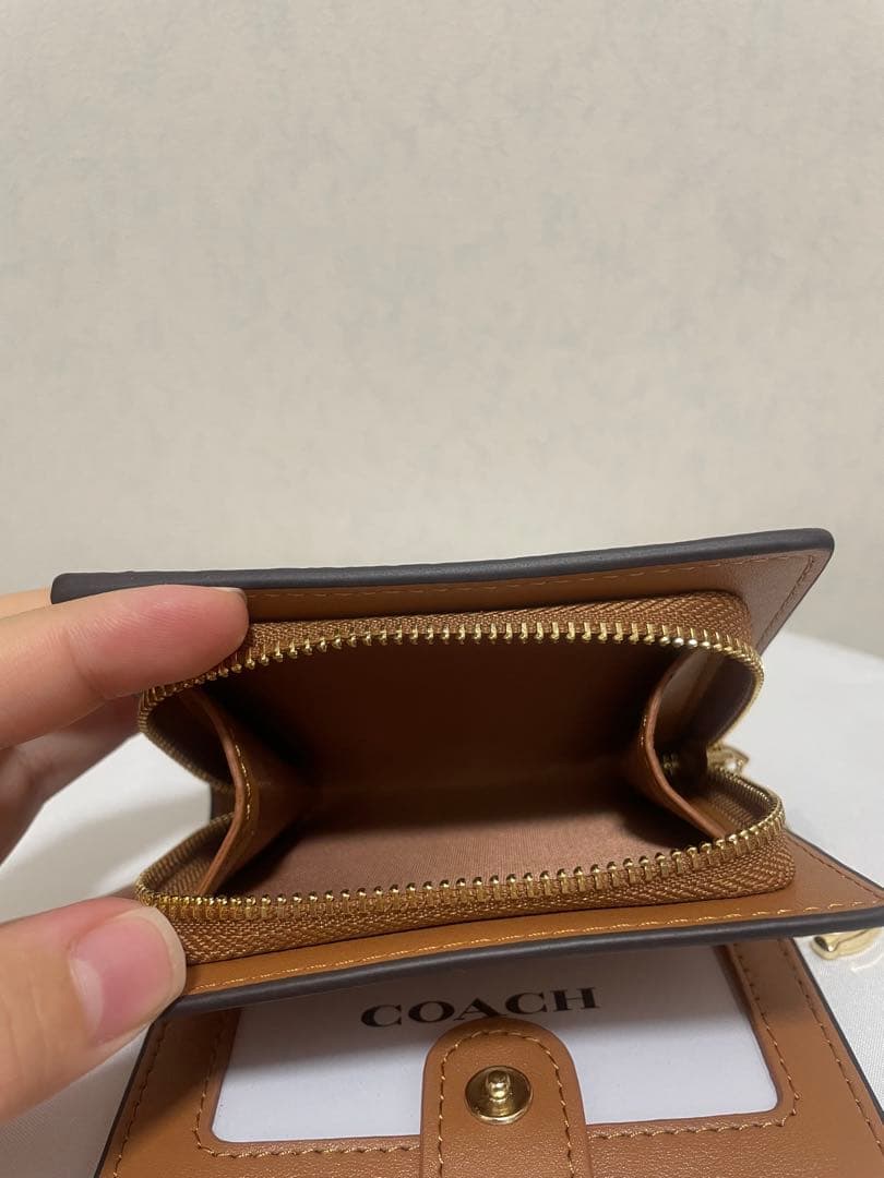 コーチ　レディース　折財布　小銭入れあり　カキー　スヌーピー　新品　未使用