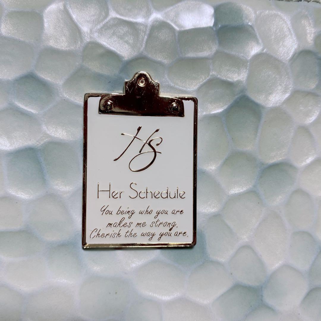 美品✨Her Schedule チェレット　二つ折り財布エナメル ラウンド
