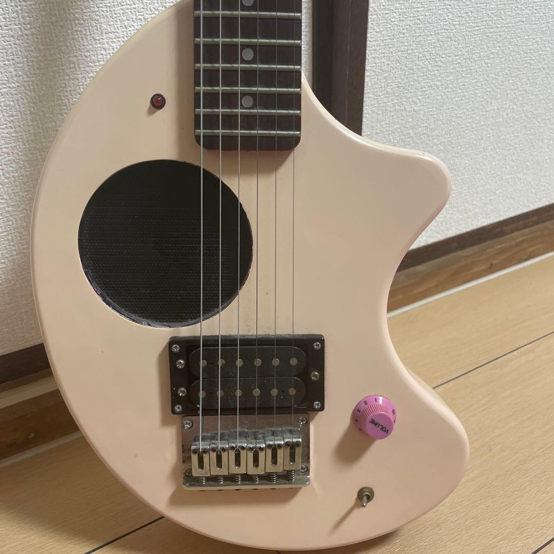 フェルナンデスZO-3ピンク エレキギター 内蔵スピーカー