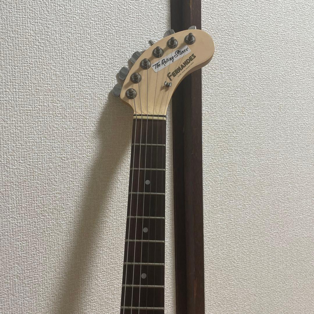 フェルナンデスZO-3ピンク エレキギター 内蔵スピーカー
