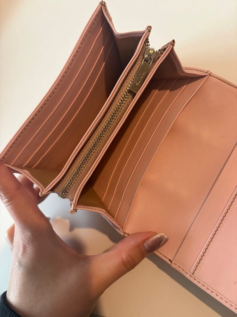 TOD'S ピンク 二つ折り財布 箱付き