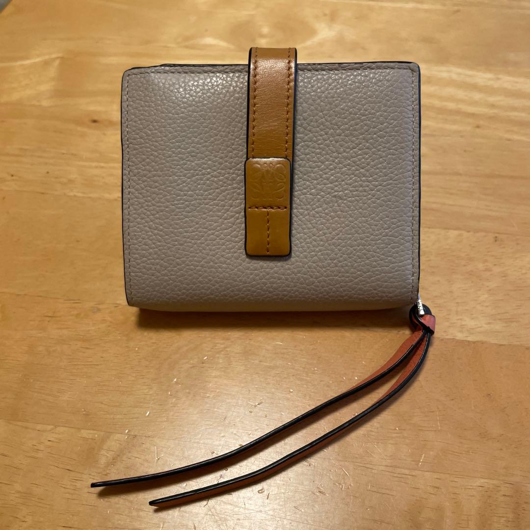 正規品　LOEWE レザー 二つ折り ベージュ　ピンク