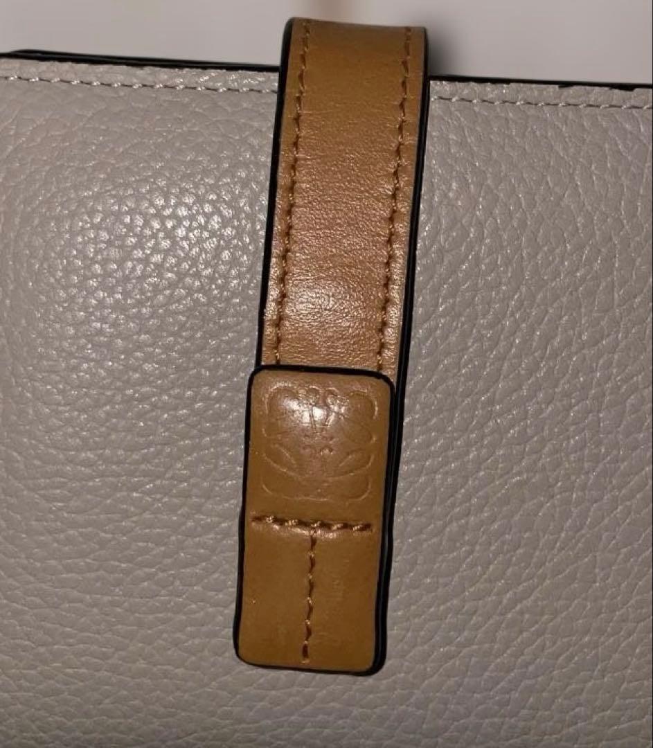 正規品　LOEWE レザー 二つ折り ベージュ　ピンク