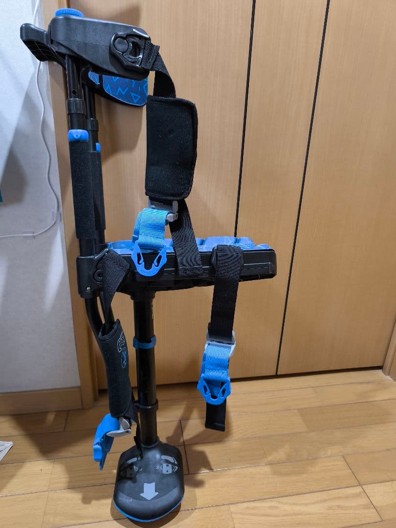 iWALK Free ハンズフリー 松葉杖　シャワーガード、ギブスサンダル付き