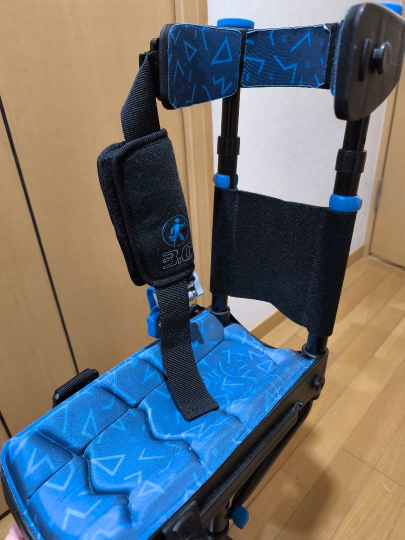 iWALK Free ハンズフリー 松葉杖　シャワーガード、ギブスサンダル付き