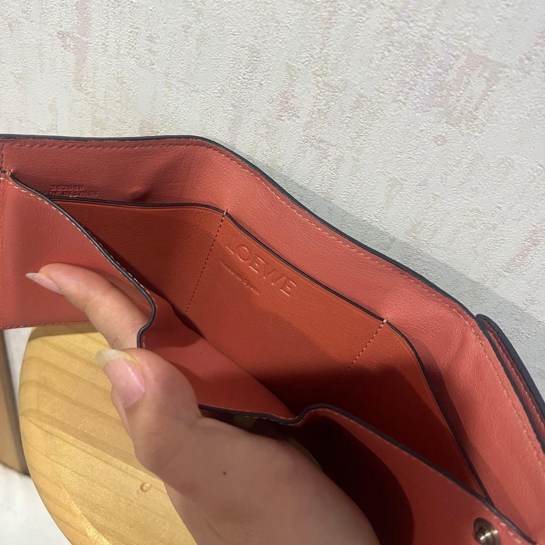 ロエベ　トライフォールド ウォレット