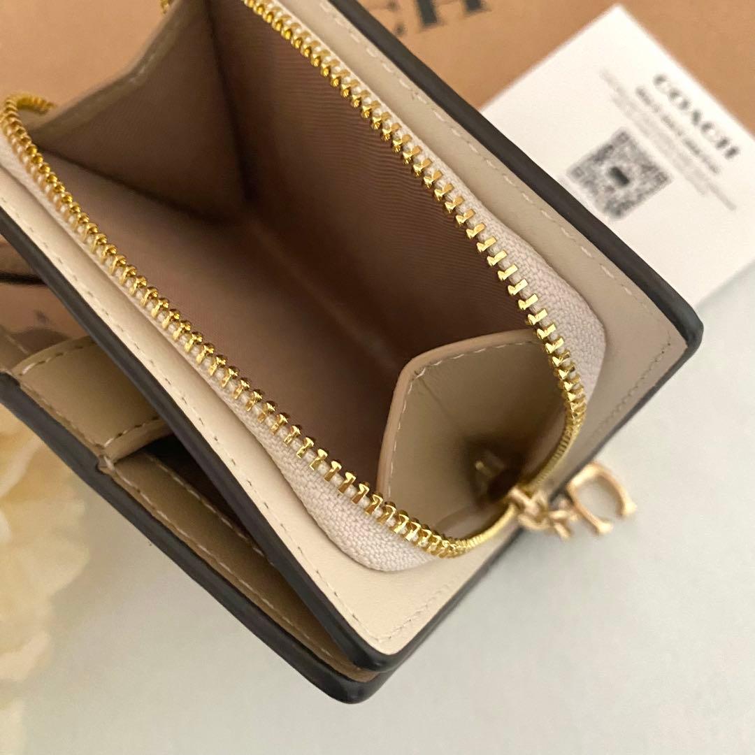 新品　正規品☆COACH コーチ　折り財布　 花柄　シグネチャー 二つ折り財布