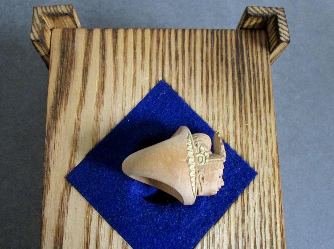 細密木彫女顔像指輪　彫刻家 池上舜 作　焼杉共箱入り