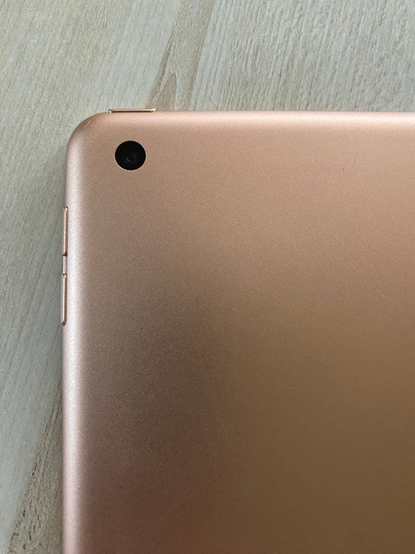 iPad 10.2インチ ゴールド カバー付き