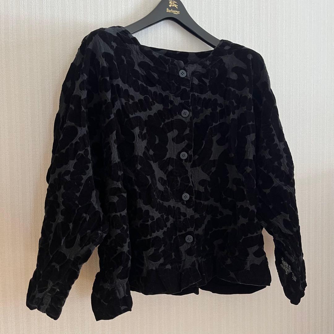 me ISSEY MIYAKE トップス　カーディガン　ベロア調　ブラック