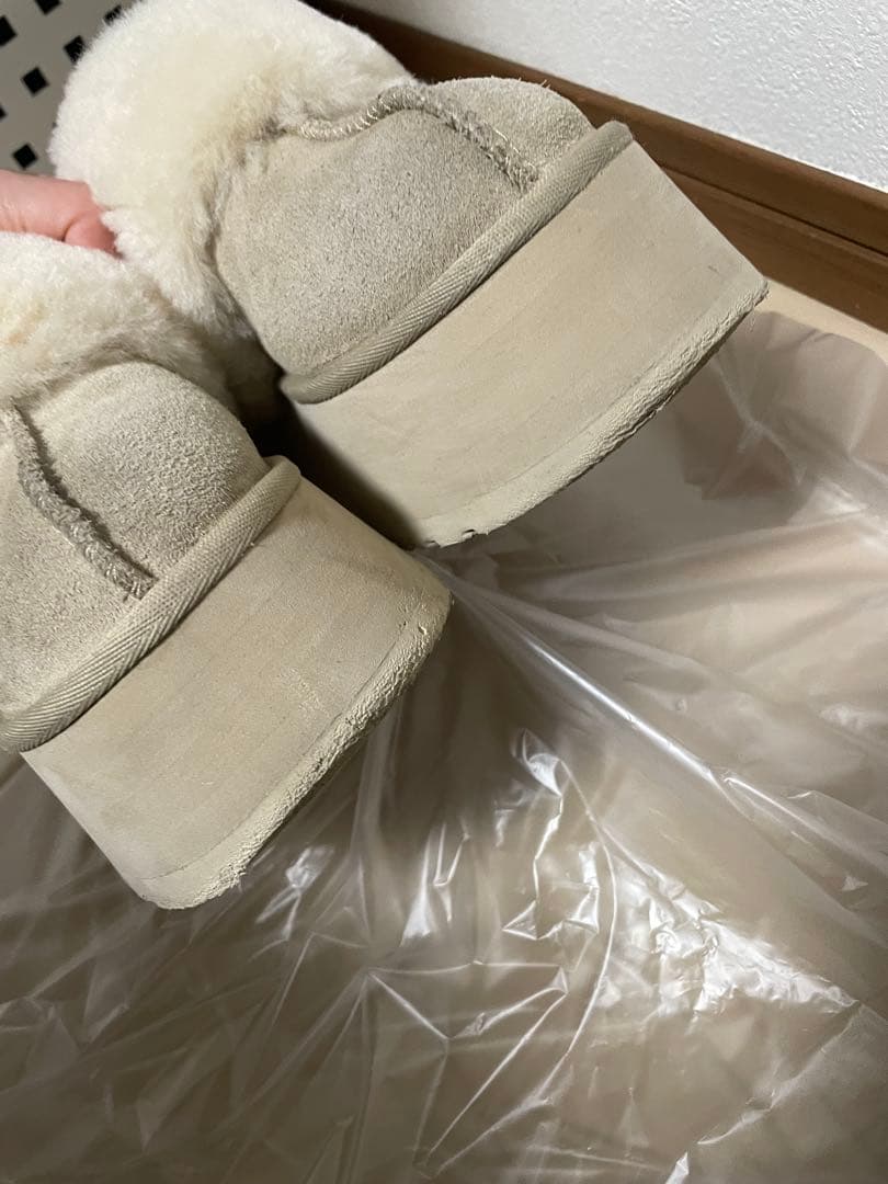 UGG ムートン　ファンケット　サンダル　マスタードシード