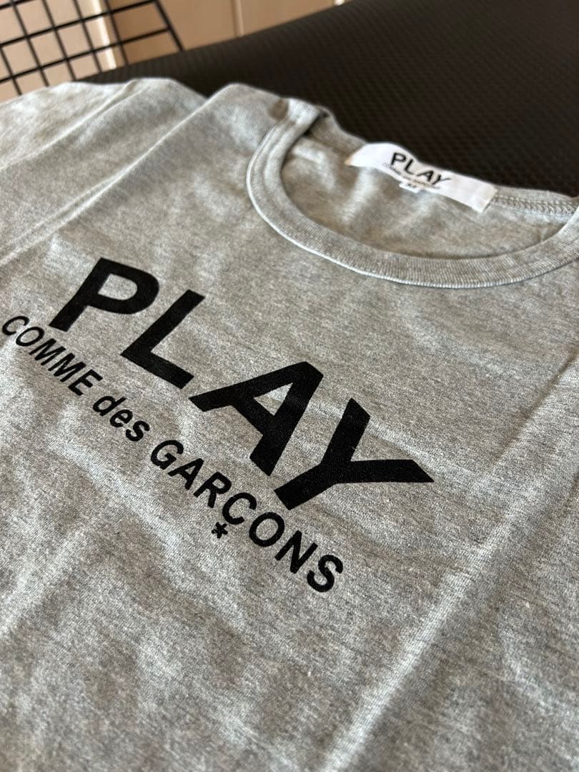 【オウ】新品 COMME des GARÇONS PLAY Tシャツ