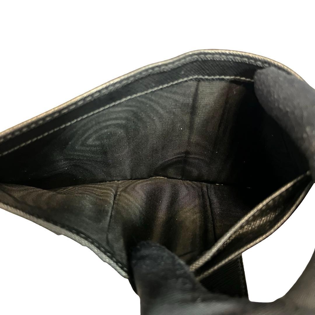 希少✨プラダ ２つ折り財布 サフィアーノレザー ロゴ金具 ブラック 黒