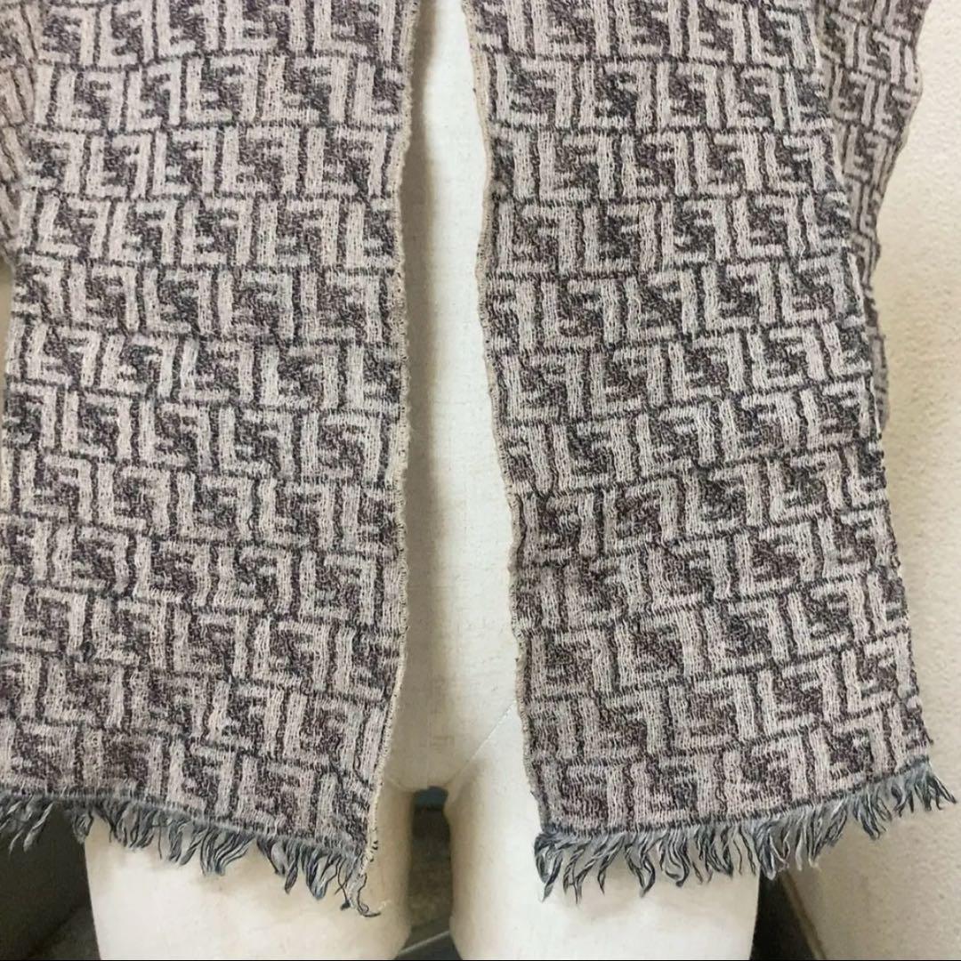 フェンディ　マフラー　グレー色　ズッカ柄　FENDI