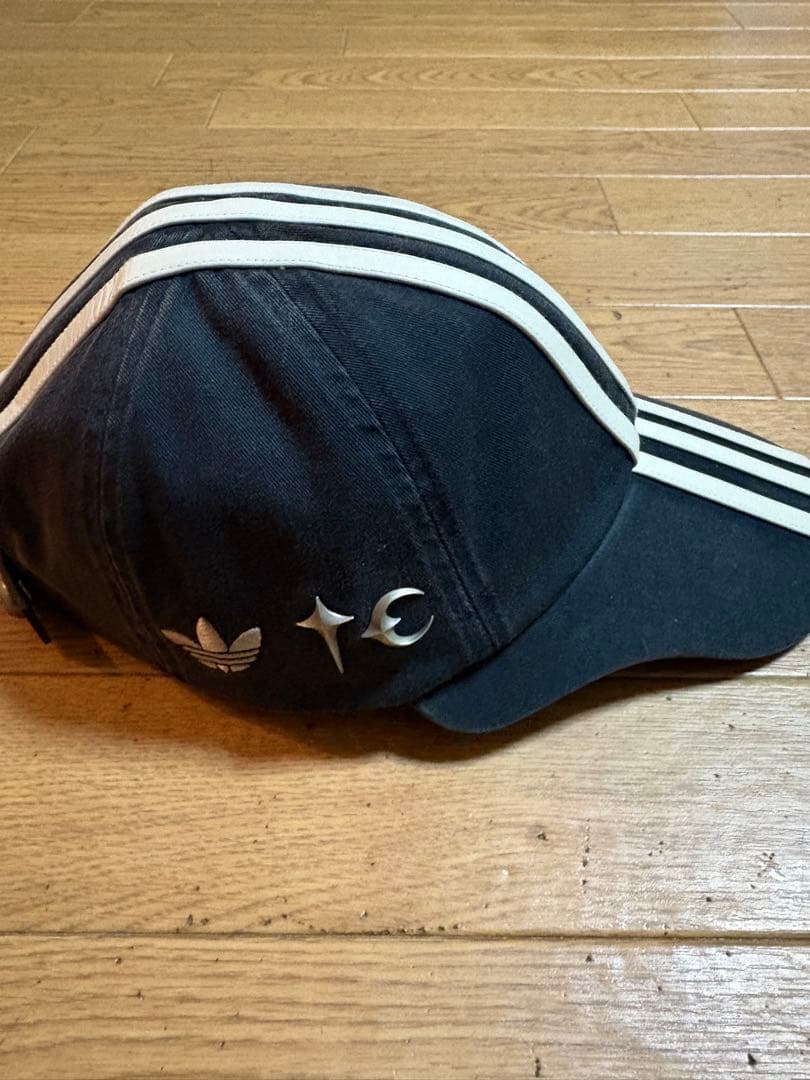 週末価格　Thug Club ×adidas swordキャップ