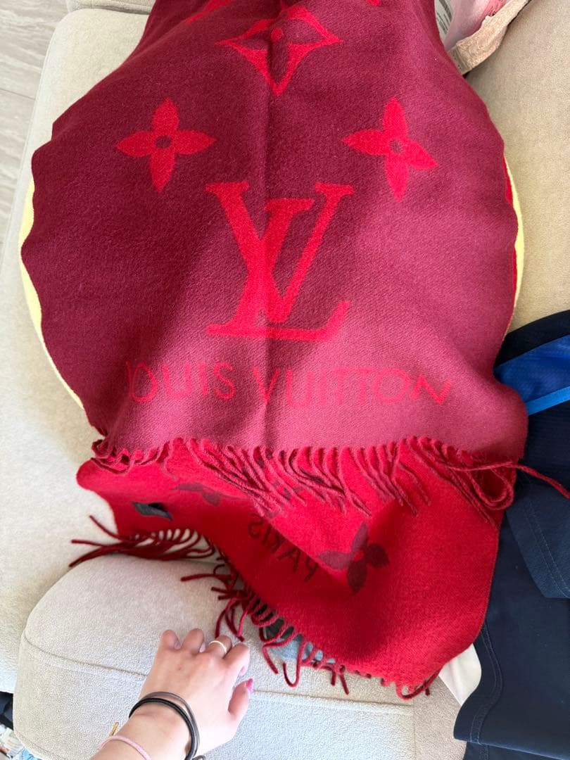 LOUIS VUITTON Reykjavik マフラー 赤