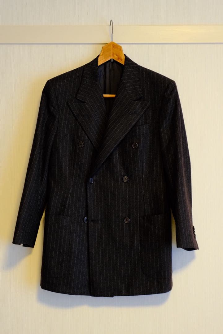 kiton グレー ストライプ フランネル　ダブルスーツ