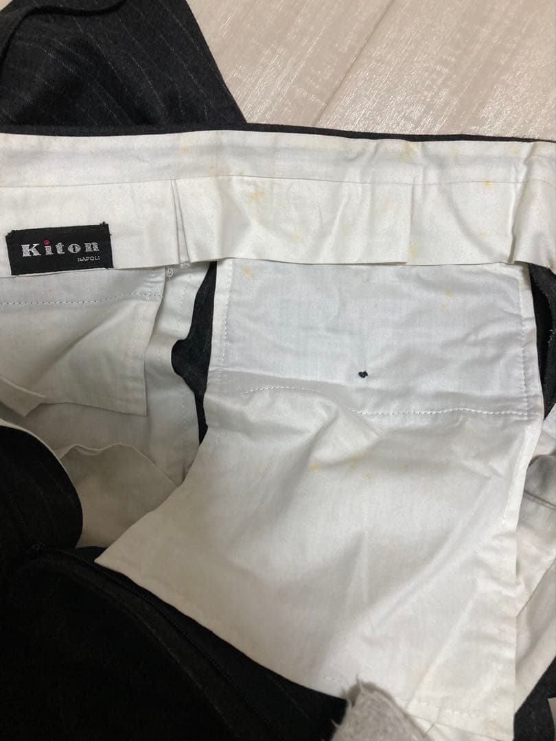 kiton グレー ストライプ フランネル　ダブルスーツ