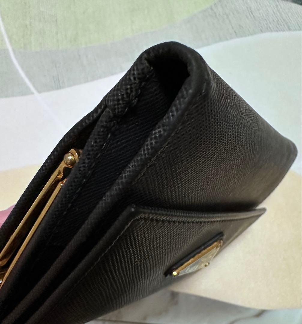 PRADA ブラック 二つ折り財布　がま口