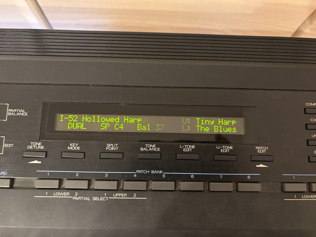 Roland D-50 シンセサイザー ケース付き