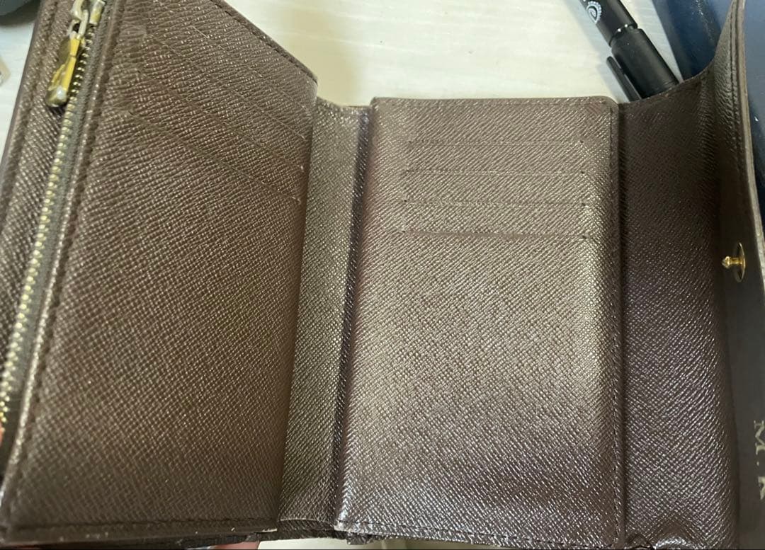 ルイヴィトン 財布 イニシャル付き
