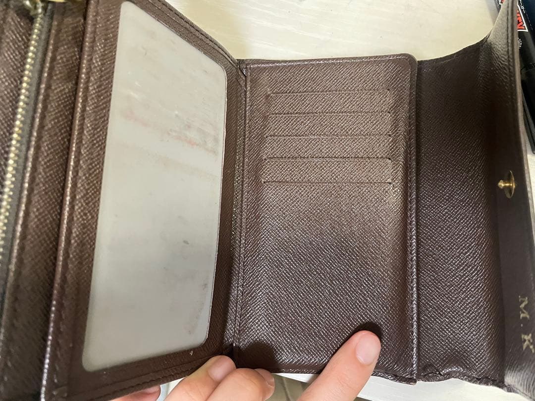 ルイヴィトン 財布 イニシャル付き