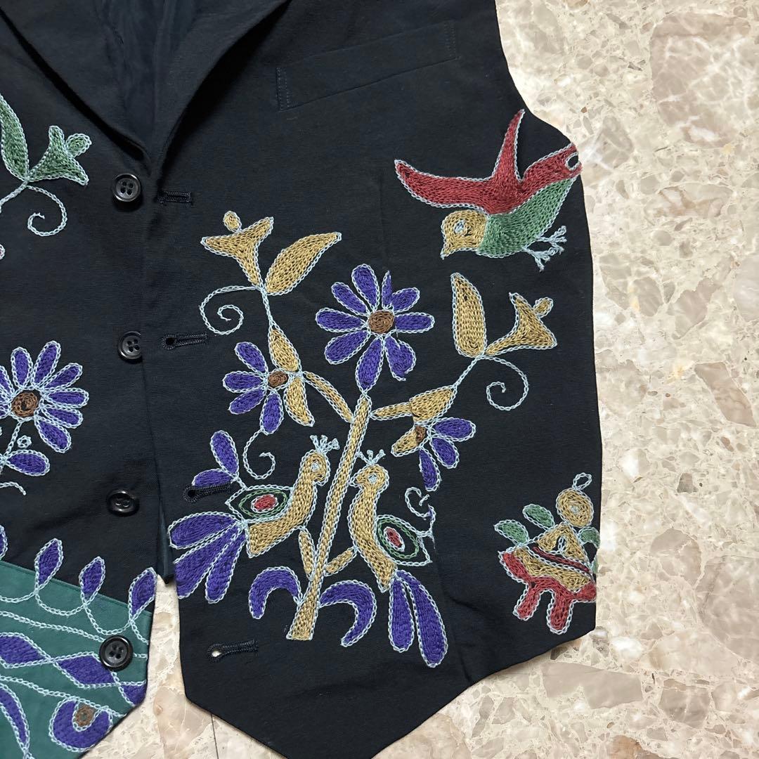 コムデギャルソン　トリコ フリーサイズ 刺繍入り黒ベスト 花と鳥のデザイン