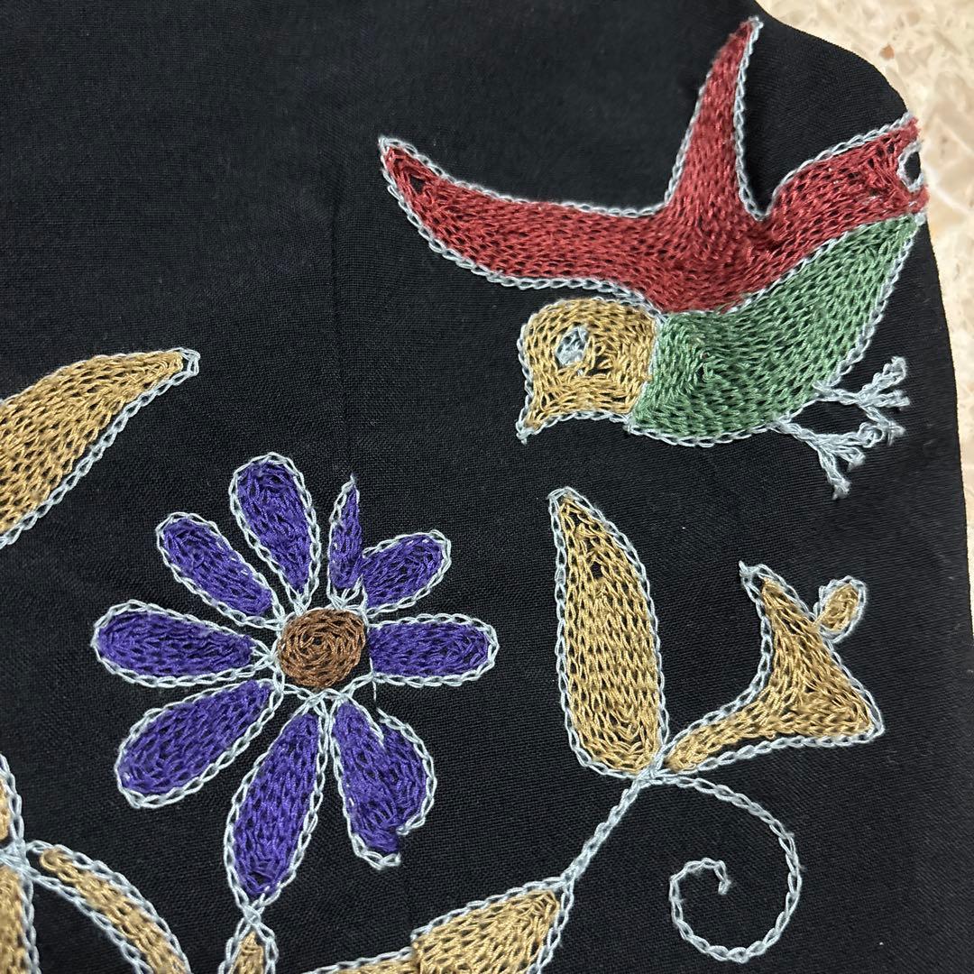 コムデギャルソン　トリコ フリーサイズ 刺繍入り黒ベスト 花と鳥のデザイン