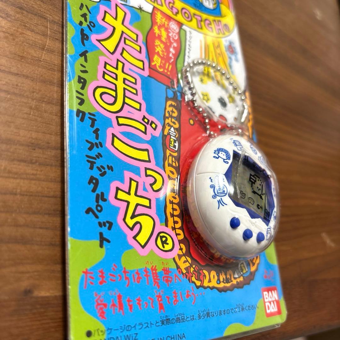 たまごっち 祝20しゅーねん! 新種発見!! たまごっち 白　青