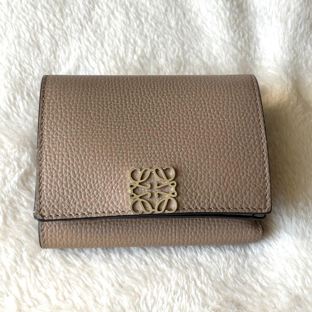 【美品】LOEWE アナグラム トライフォールド 三つ折り サンド 付属品あり