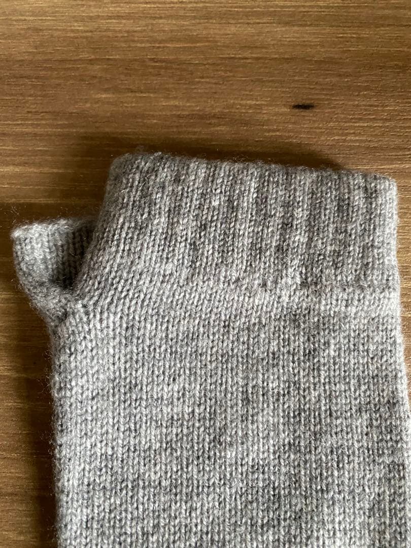 Johnstons of Elgin カシミヤリストウォーマー ライトグレー