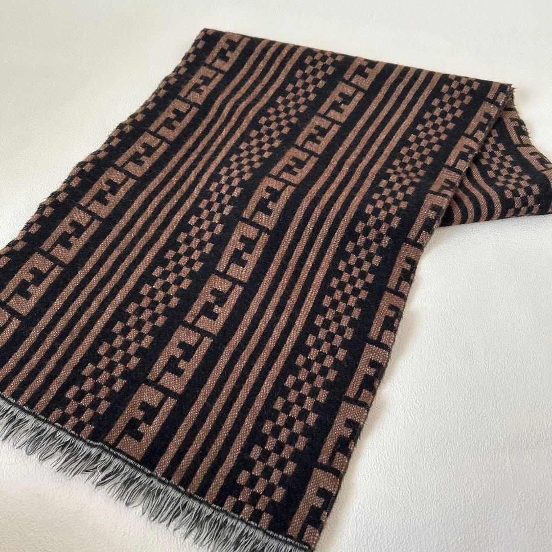美品✨FENDI フェンディ ロゴ マフラー ズッカ柄 ユニセックス　イタリア