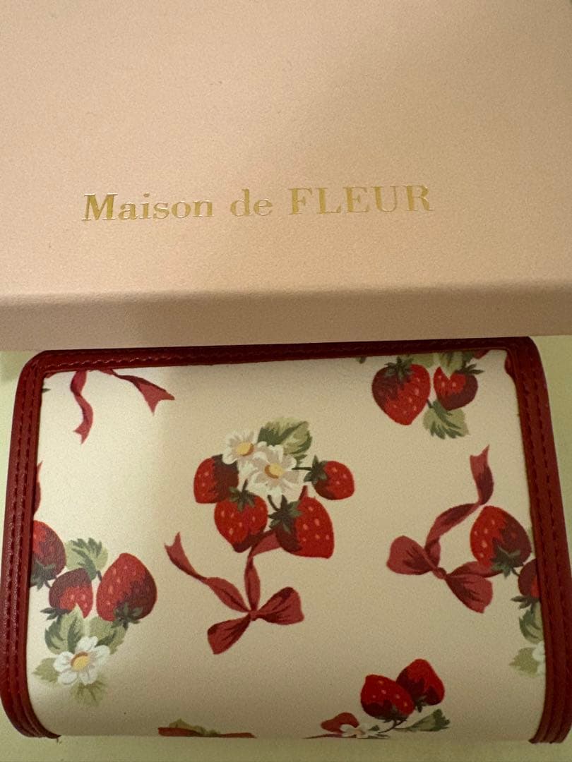 【新品】Maison de FLEUR いちご柄ウォレット